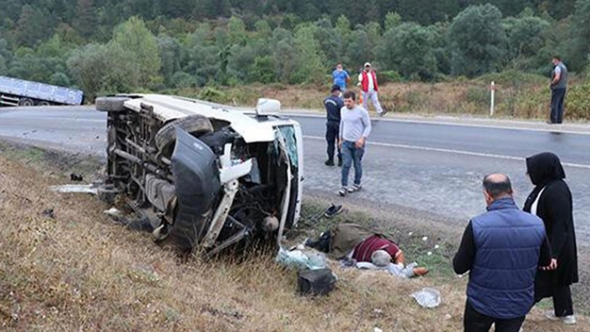 İşçi servisi ve TIR çarpıştı: 13 yaralı!