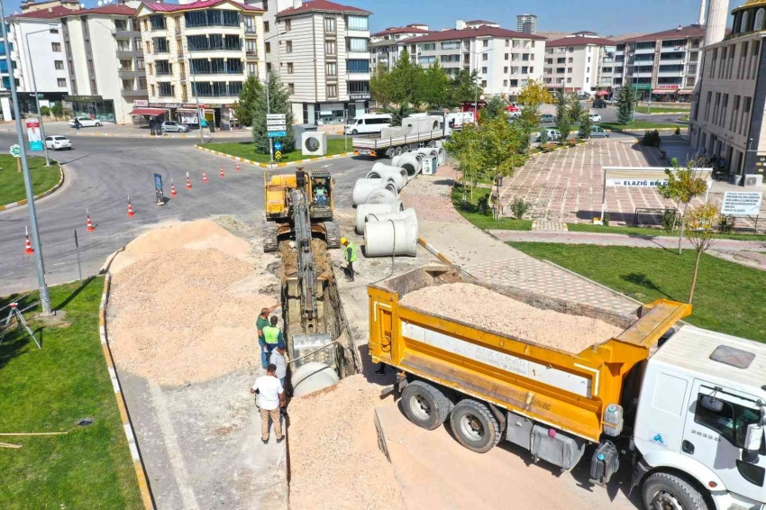 Altyapı yenileme çalışmaları sürüyor