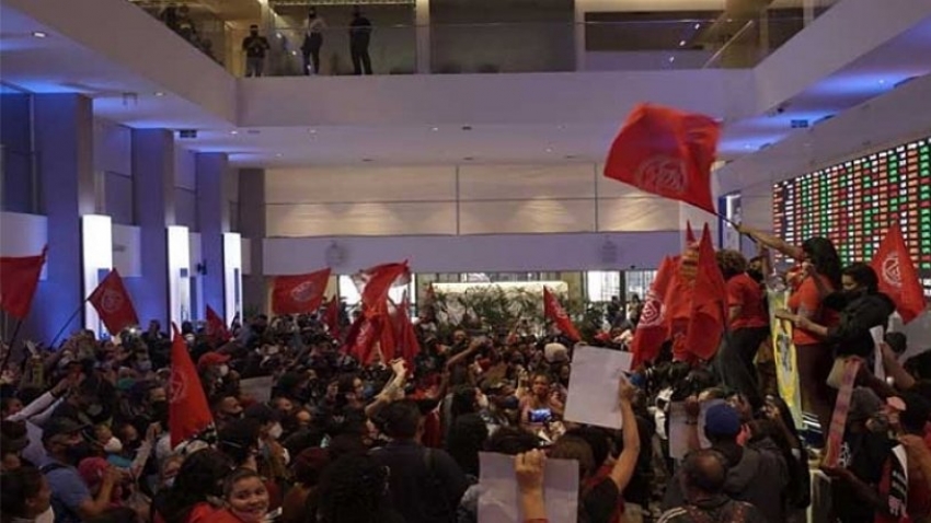 Evsizler, Sao Paulo Borsası'nı işgal etti