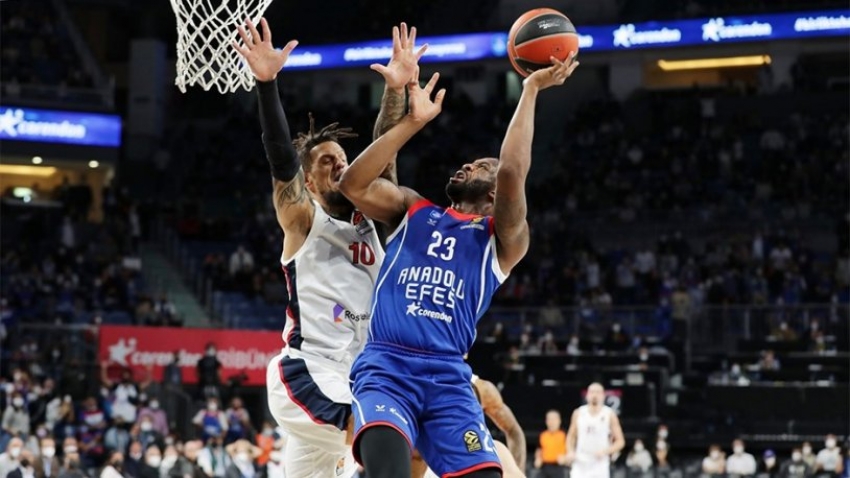 Anadolu Efes, CSKA Moskova'yı yenemedi