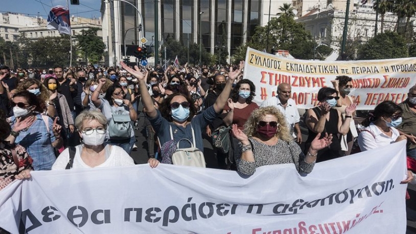 Yunanistan'da öğretmenler greve çıktı