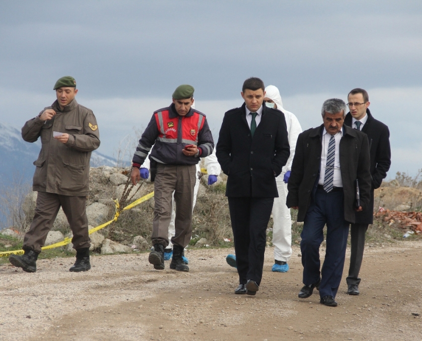 Geçersiz paralar için arkadaşlarını öldürüp ormana atmışlar