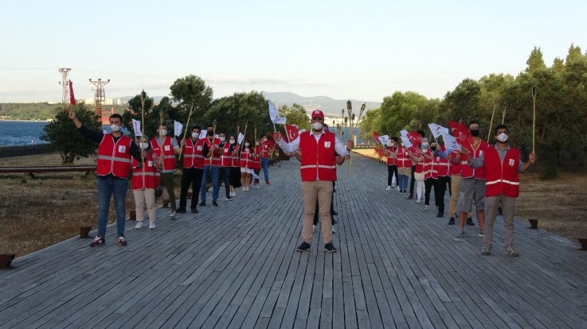 Genç Kızılay’dan 15 Temmuz şehitleri için saygı nöbeti