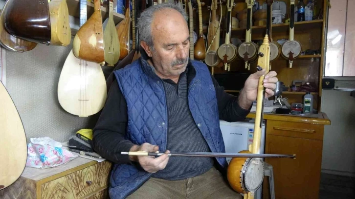 35 yıl önce dinlediği türküden etkilendi, "kabak kemane" ustası oldu
