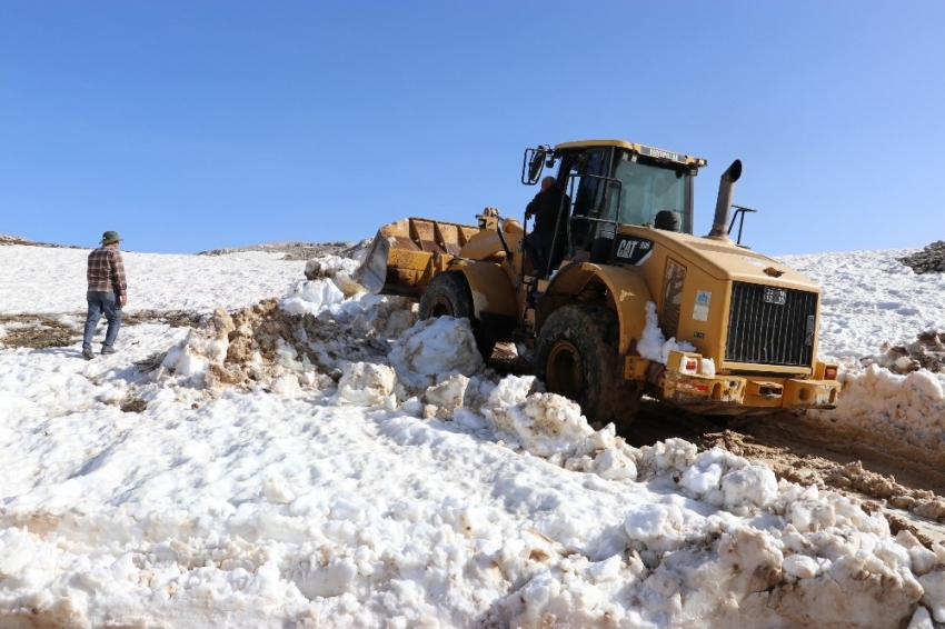 Yörüklerin göç yolu açıldı