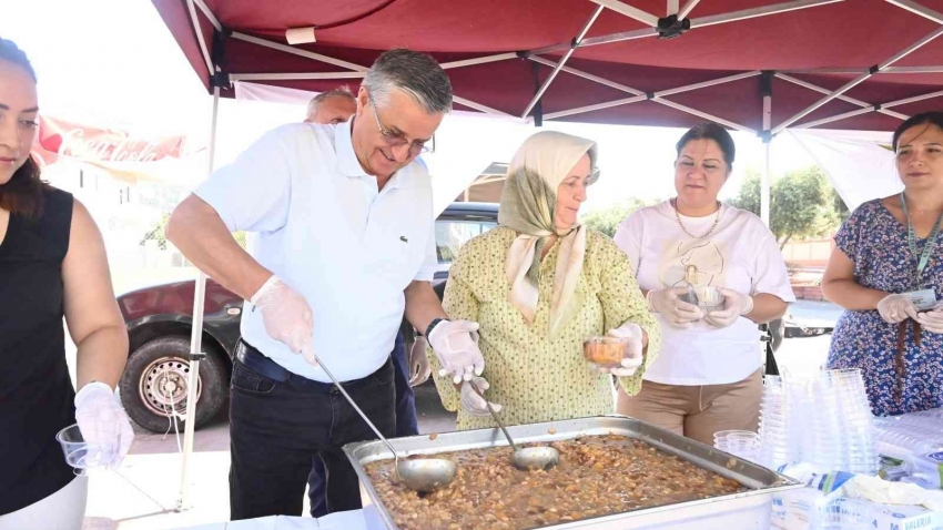 Belediye aşure ikram etti