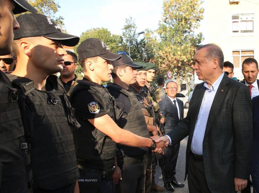 Erdoğan’dan polis merkezine ziyaret