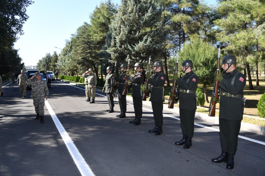 Komutanlar Diyarbakır’da denetlemelerde bulundu