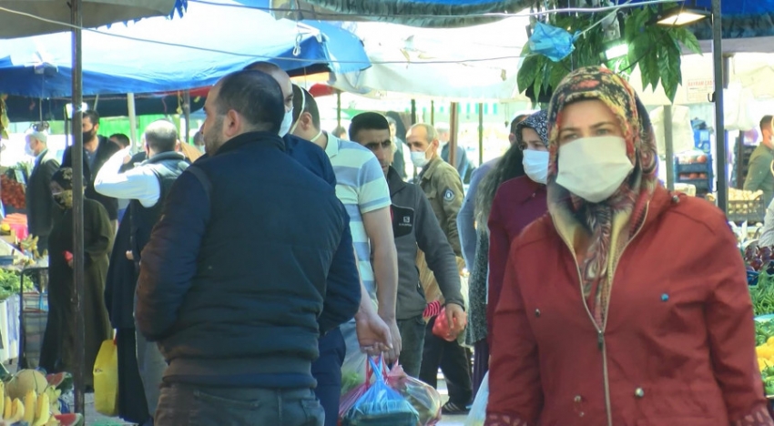 Bursalılar pazarlara akın etti 