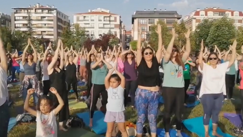 Eskişehir’deki yoga yasağı kadınlar tarafından protesto edildi