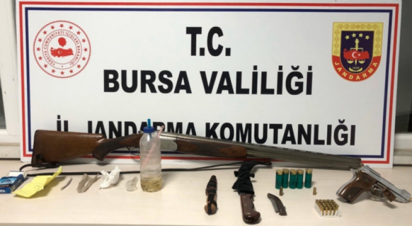 Bursa'da jandarmanın çevirdiği araçta...