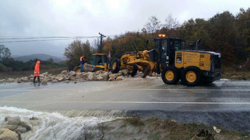 Çatalca’da dere taştı, evler sular altında kaldı