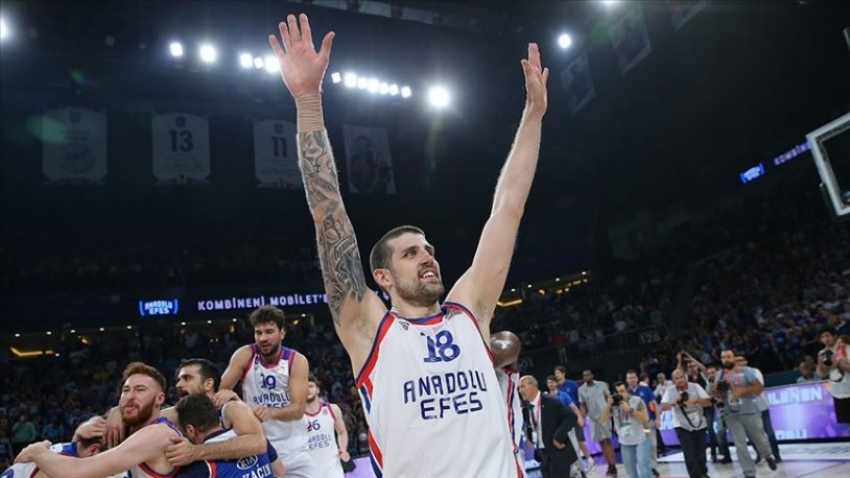 Anadolu Efes, Moerman'a veda etti