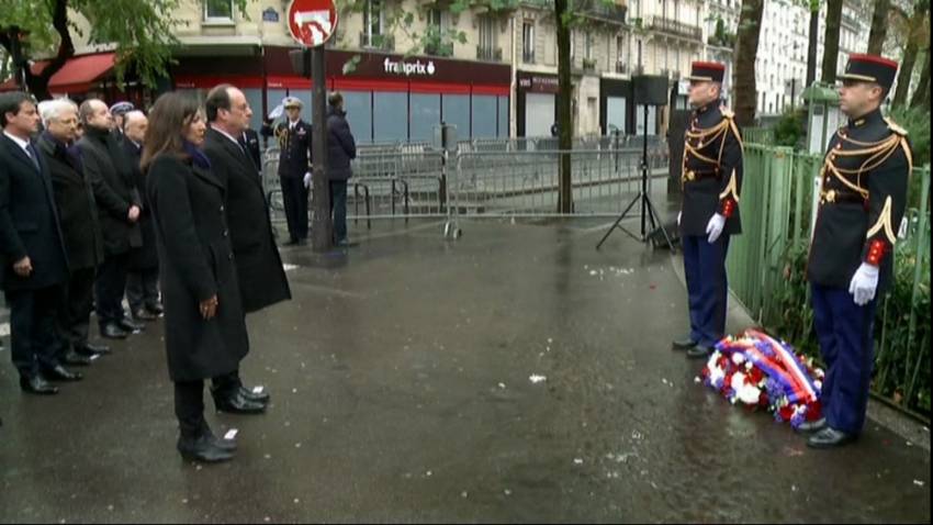 Paris saldırılarında hayatlarını kaybedenler anıldı