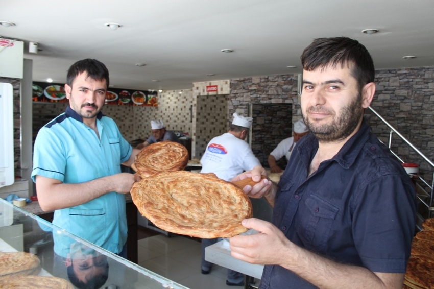 Bu pide Ramazan’da tok tutuyor