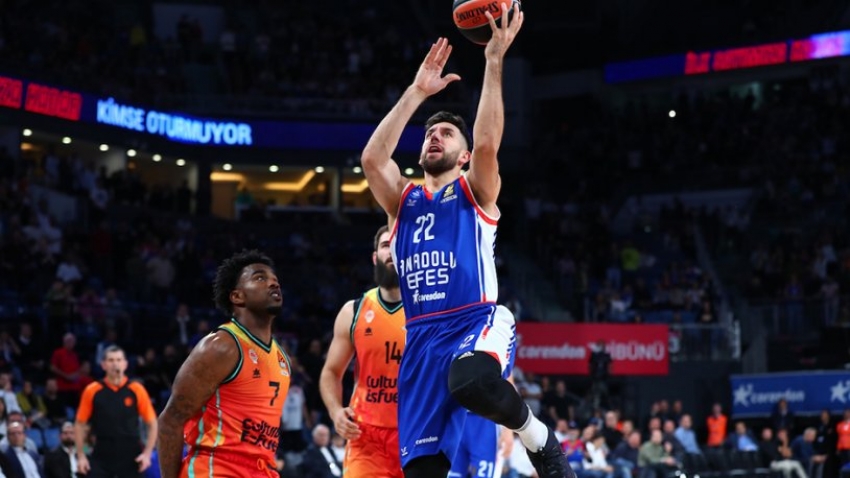 Anadolu Efes, EuroLeague'de Valencia Basket'e yenildi