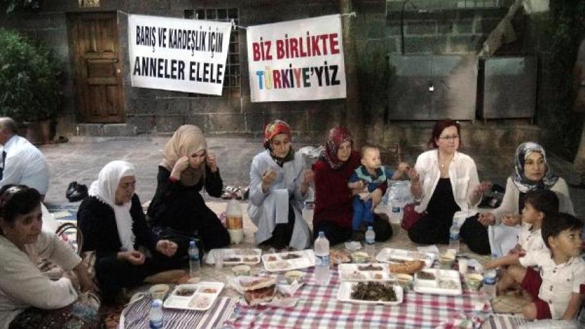 Şehit anneleri ile çocukları dağda olan anneler iftarda buluştu