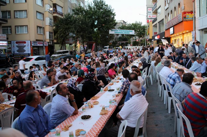 Vali Bursalılarla iftarda buluştu