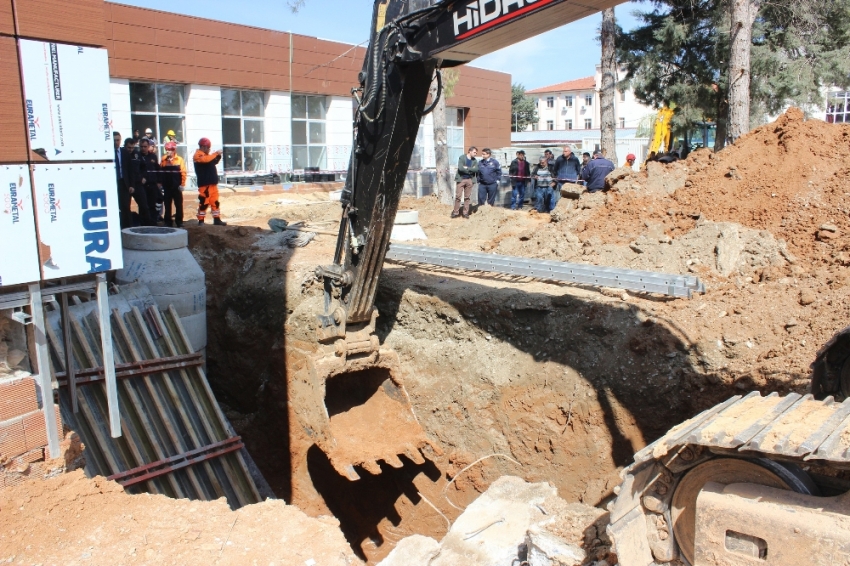 Hastane inşaatındaki göçükle ilgili soruşturma başlatıldı