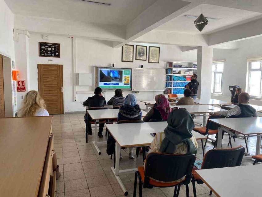 Öğrenci velilerine uyuşturucunun zararları anlatıldı