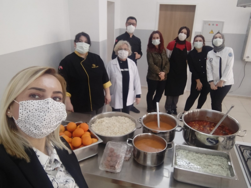 Meslek liseliler iftarını paylaşıyor