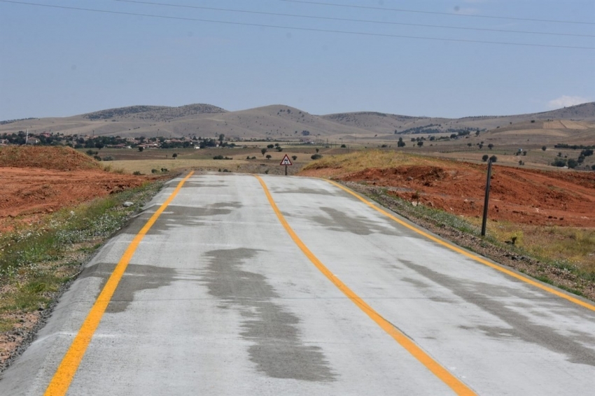 Beton yol çalışmaları sürüyor