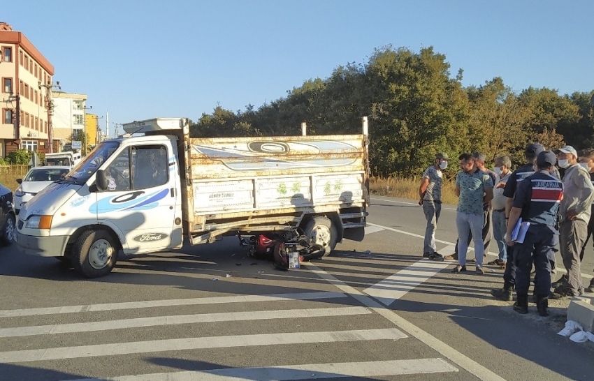 Sollamaya çalıştığı kamyonetin altına girdi: 2 yaralı