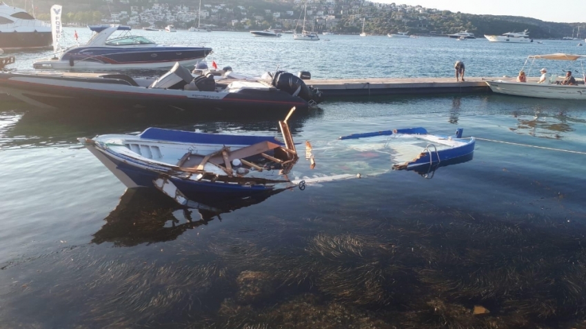 Tekneye sürat teknesi çarptı, kaptanın ayağı koptu