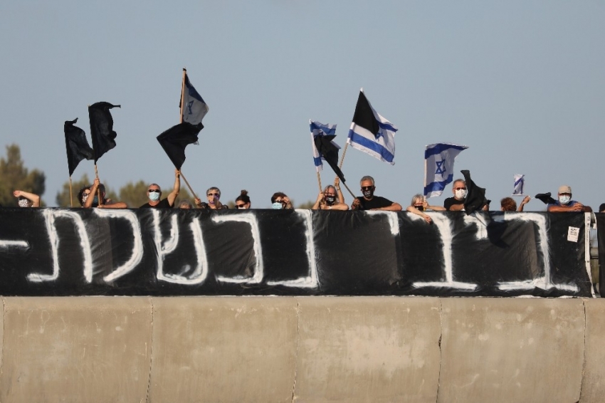 İsrail’de Netanyahu karşıtlarından konvoylu protesto