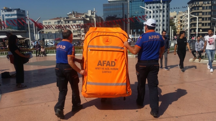 AFAD’dan Taksim’de deprem çantası farkındalığı