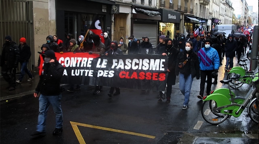 Paris’te faşizm ve İslamofobi karşıtı yürüyüş düzenlendi