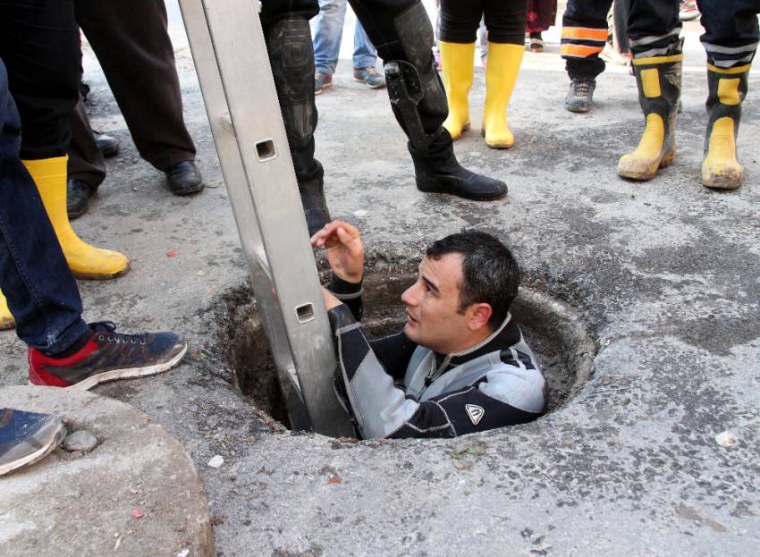 Selde kaybolan 2 kişi hem havadan hem karadan aranıyor