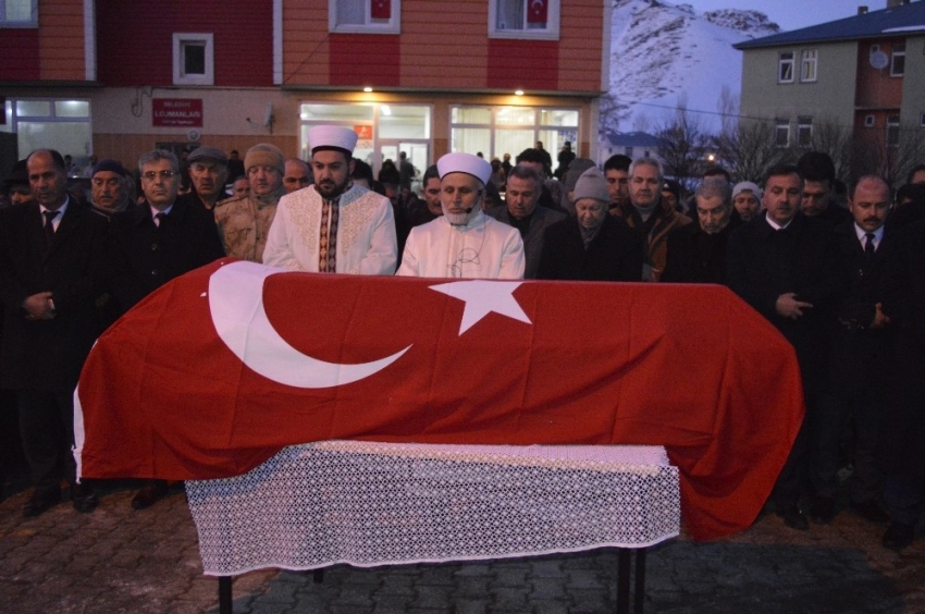 Irkçı saldırıda hayatını kaybeden Gökhan Gültekin toprağa verildi