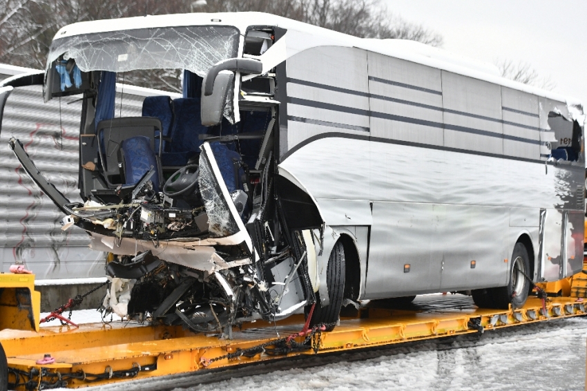 İsviçre’de tur otobüsü kaza yaptı: 1 ölü, 44 yaralı