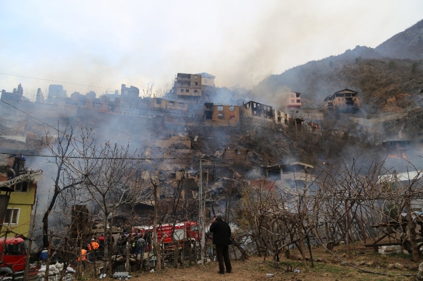 Yangın bu köyün kaderi