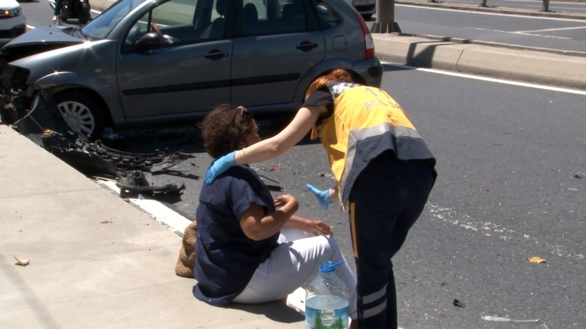 Otomobiller çarpıştı: 2 yaralı