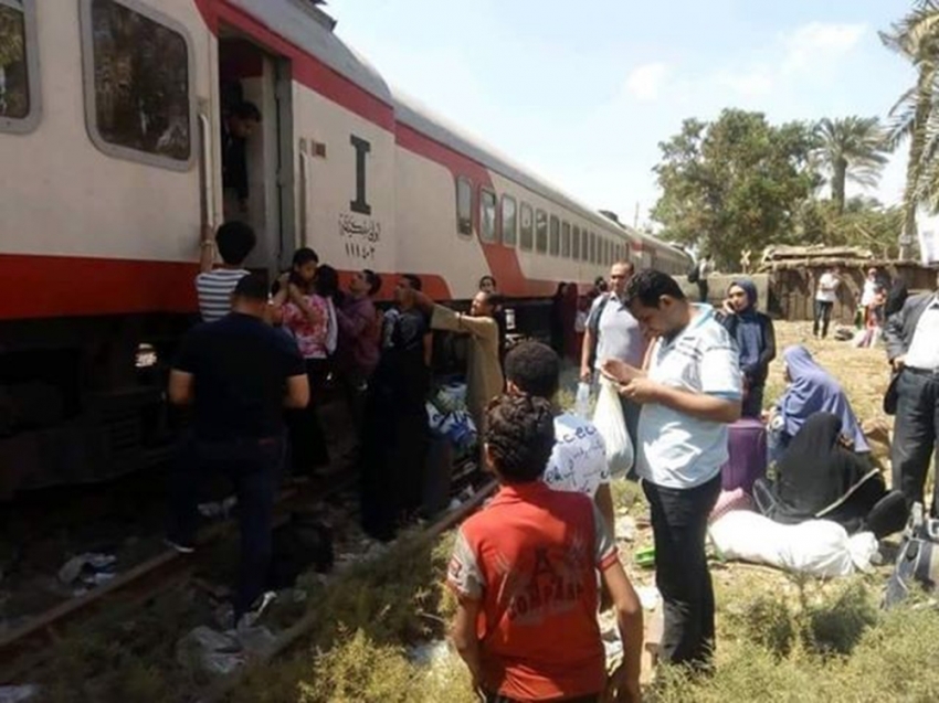 Mısır’da tren devrildi: En az 34 yaralı