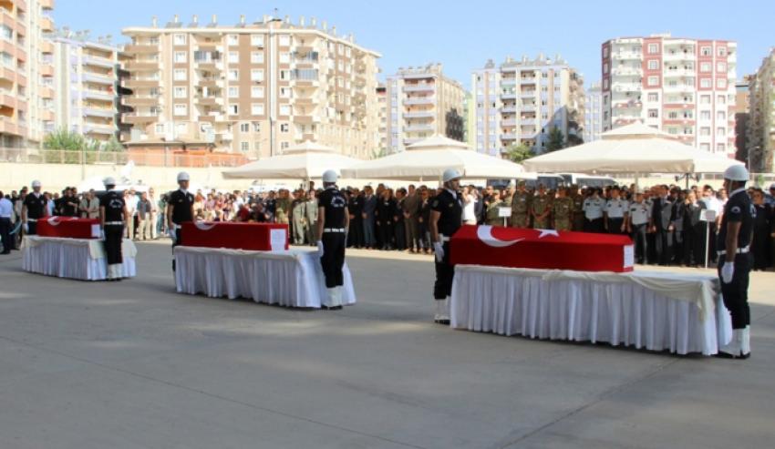 Türkiye 3 şehidini sonsuzluğa uğurladı