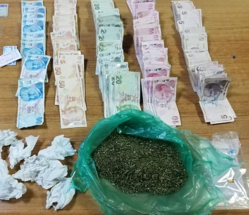 Polis yarım kilo esrar ele geçirdi