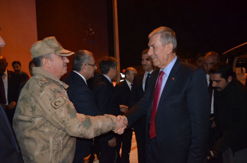 Bakan Demircan’dan yaralı askerlere ziyaret