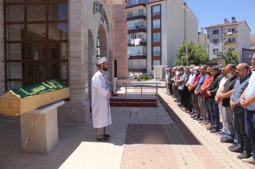 Baraj gölünde boğulan öğretmen son yolcuğuna uğurlandı