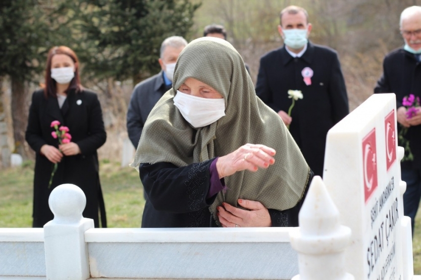 Doğum gününde şehit olan Sedat Çakır mezarı başında anıldı