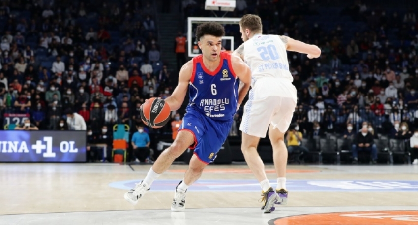 Anadolu Efes, Zenit'e direnemedi