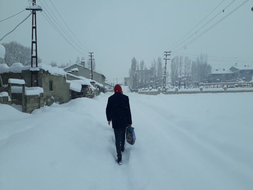 351 köy yolu ulaşıma kapandı