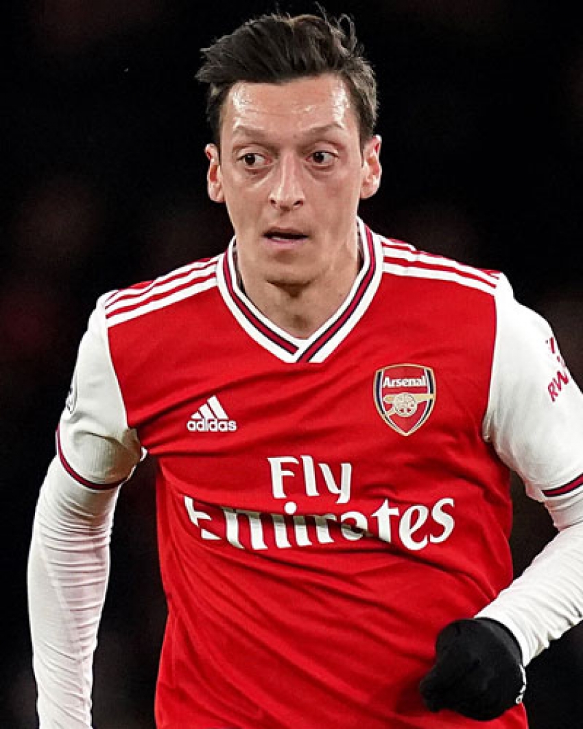 Arsenal Mesut ile bağlarını kopardı