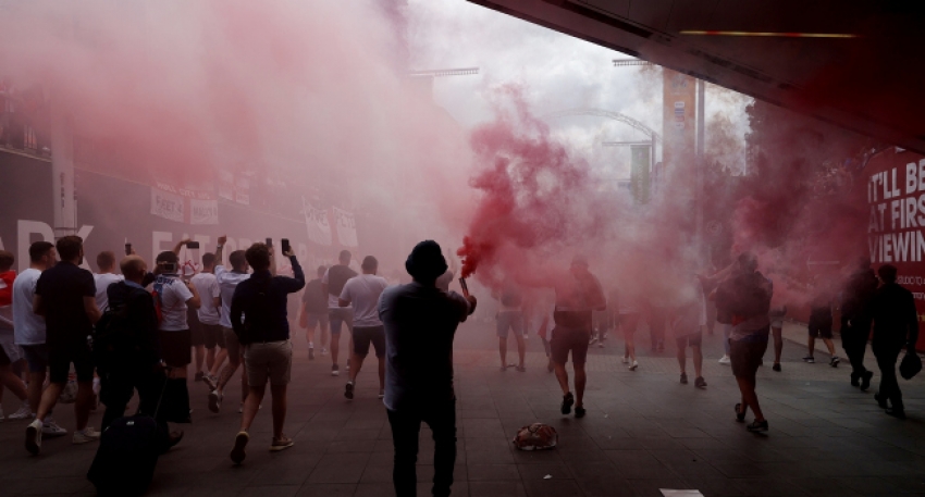 Wembley'de faciaya ramak kala