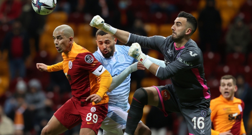 Galatasaray 1 puanı son anlarda kaptı