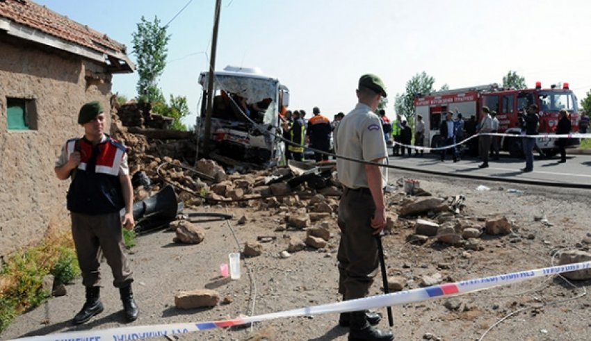 Korkunç kaza! Öğretmen öldü, 15 öğrenci yaralı