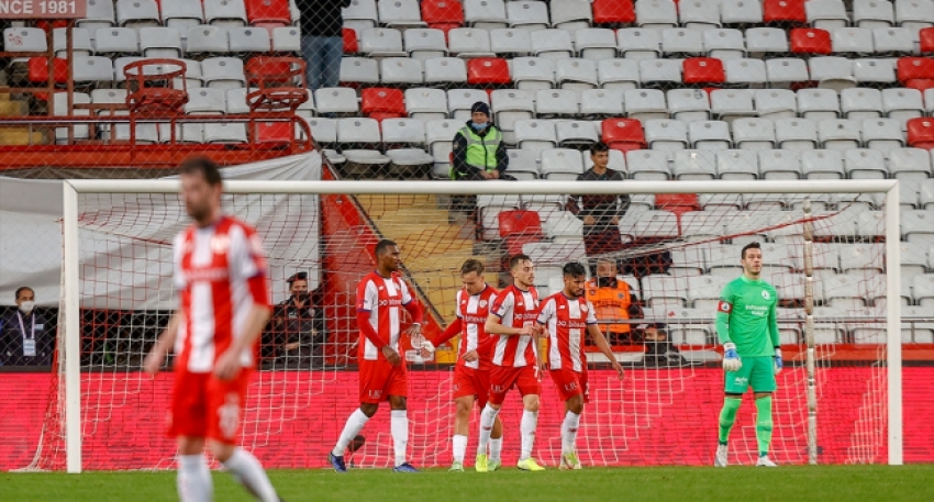 Antalyaspor turlayan taraf oldu