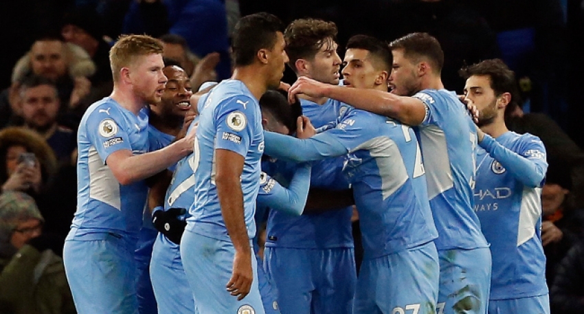 Manchester City 3 puanı 2 golle aldı